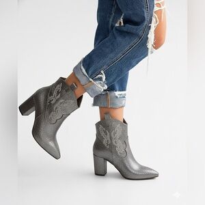 NEW | MIA | Gypsi Rhinestone Western Ankle Boot | 9